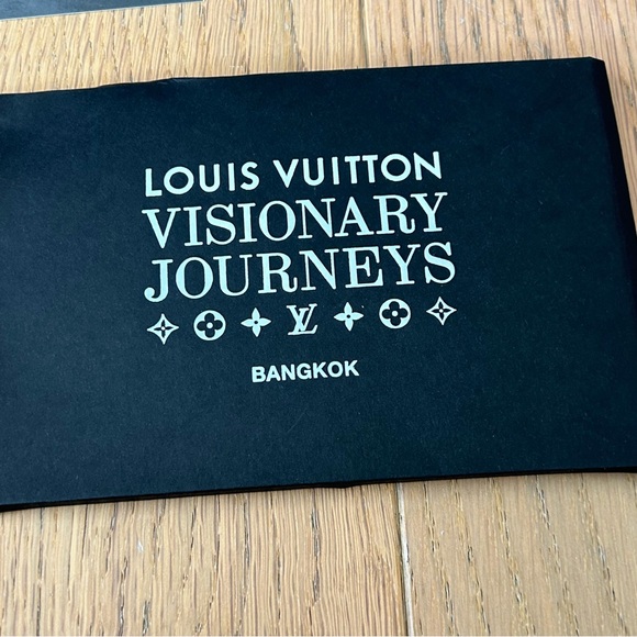 Louis Vuitton Limited Edition Postcards - Picture 7 of 10